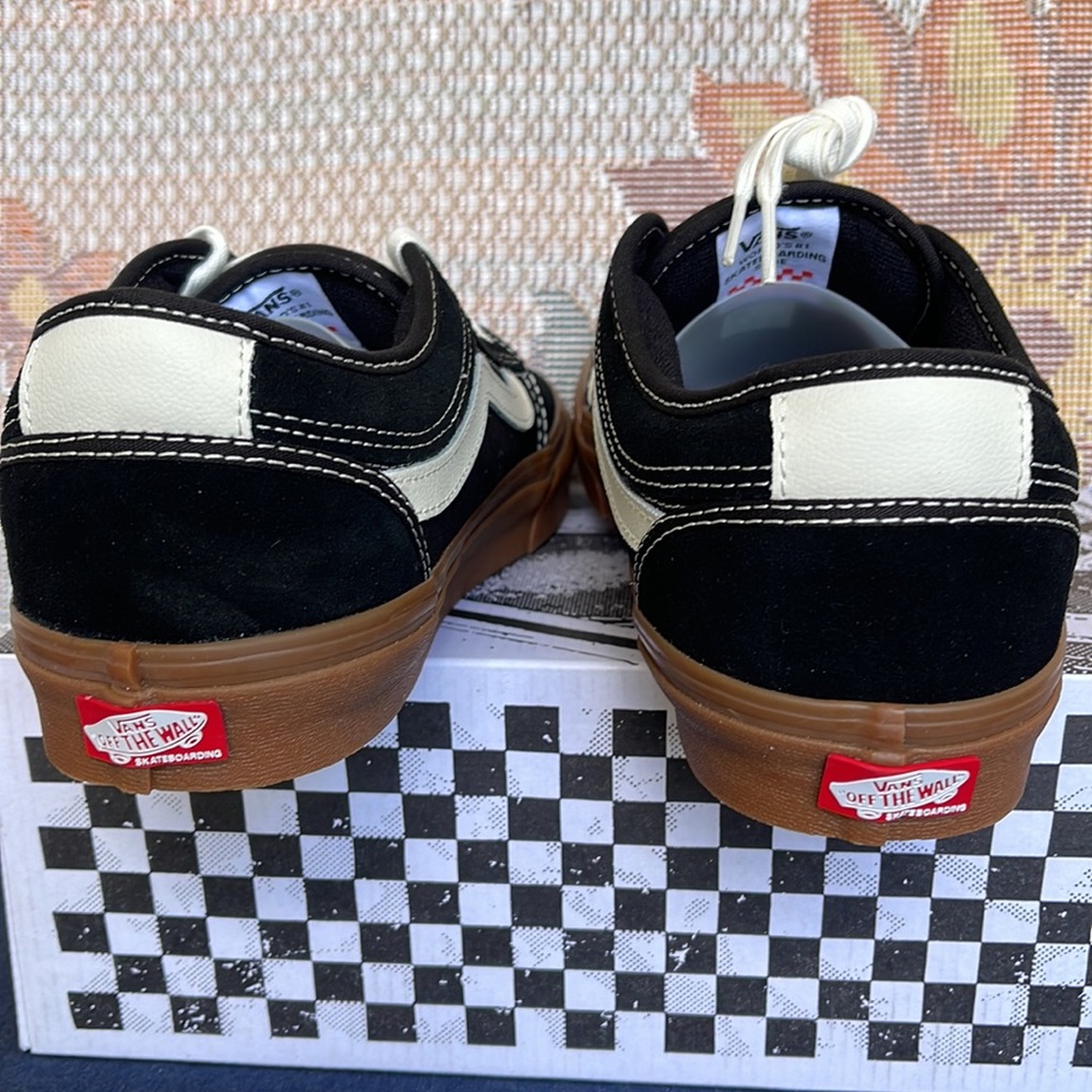 Vans WMNS Chukka Low Sidetripe
Black/Gum
VN0A5KQZB9M Snickers - Picture 14 of 16